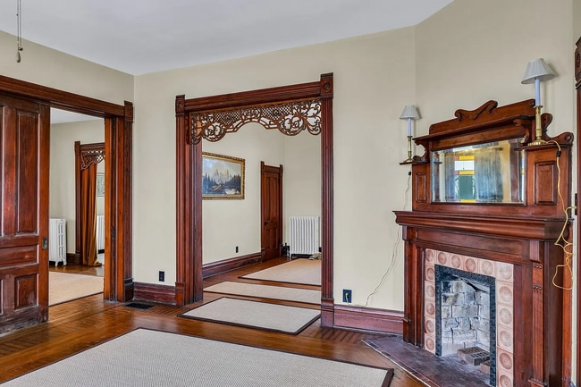 Building Photo - NEW LISTING-5 bedroom, 3 bathroom farmhouse-DeLand, Illinois