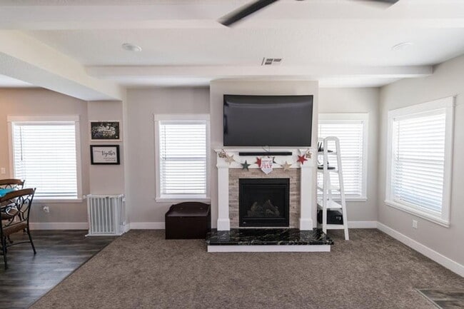 Building Photo - 4 Bed - 2.5 Bath Single Family Home Cimarr...