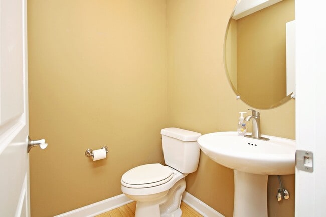 Building Photo - Spacious Downtown Home Convenient to UVA Medical Center