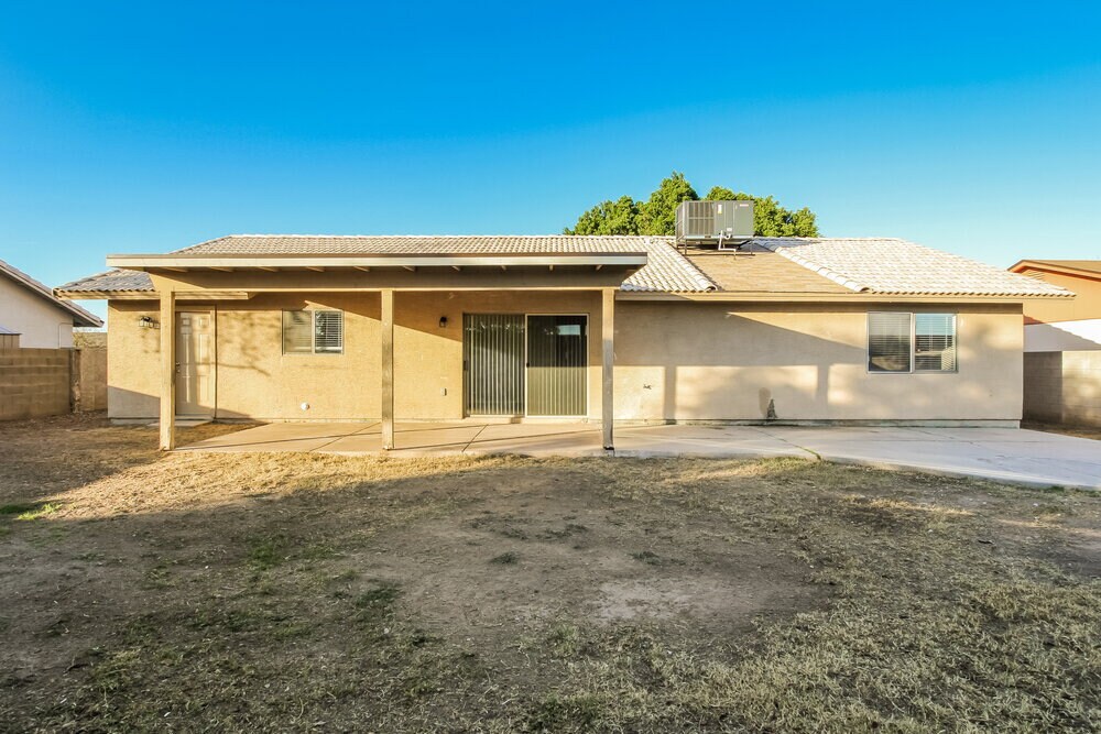 Building Photo - 717 E Calle Chulo Rd