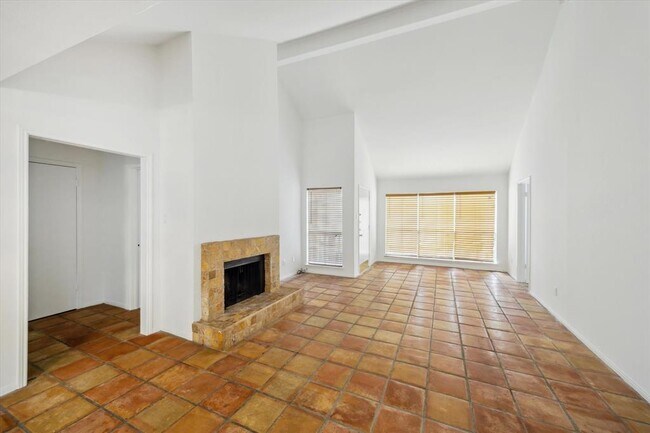 Primary Photo - 2100 Tanglewilde St