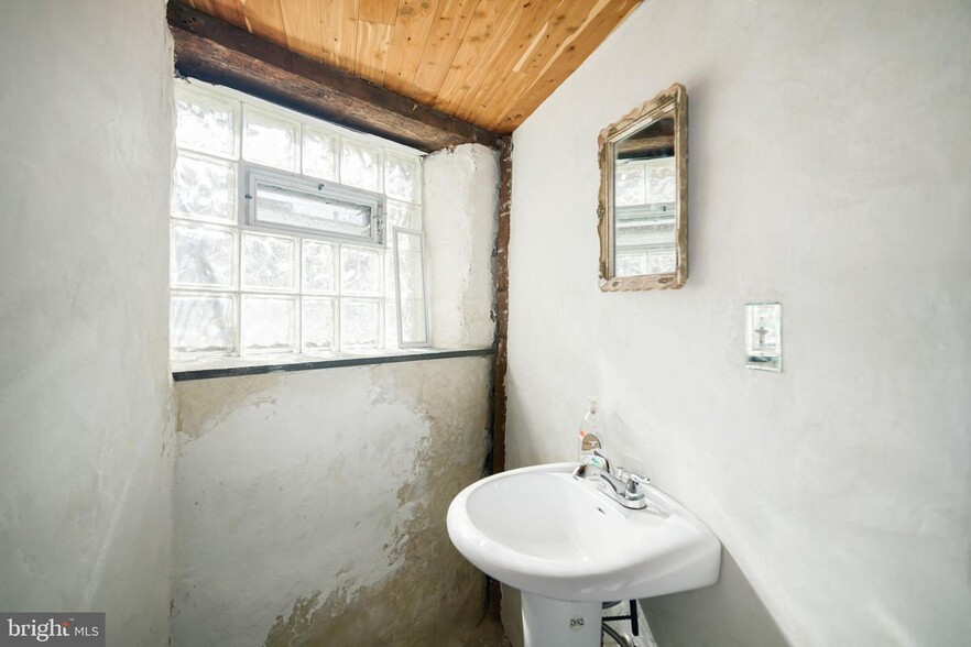 21_BASEMENT_HALF BATHROOM - 6212 Webster St
