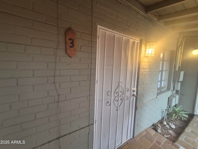 Building Photo - 602 E San Juan Ave