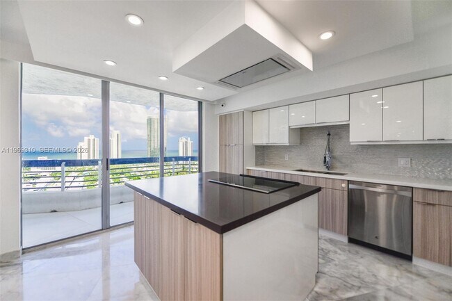 Building Photo - 19195 NE 36th Pl