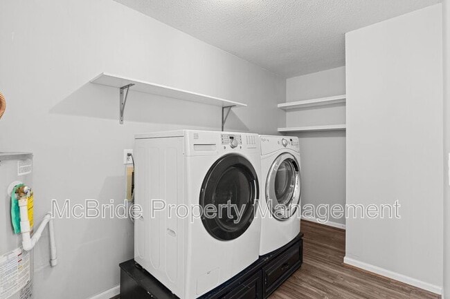 Building Photo - 3615 Goldfinch Dr