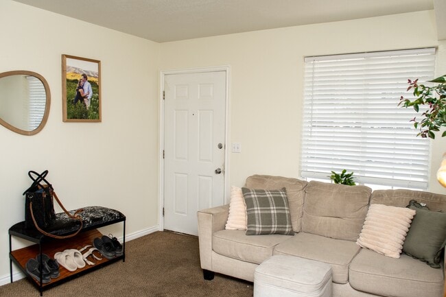 Building Photo - 137 S 400 W
