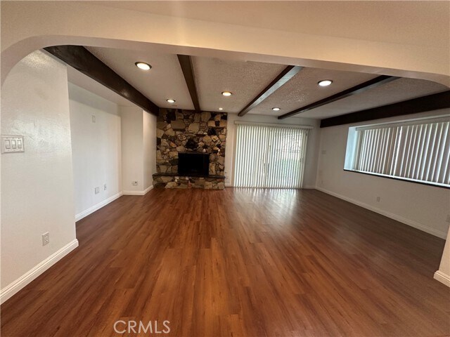 Building Photo - 9388 Valley View St