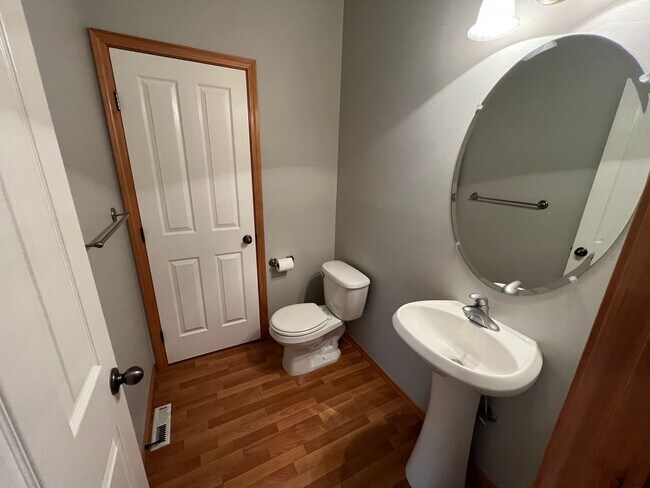 Building Photo - 747-747 SE Tampa St