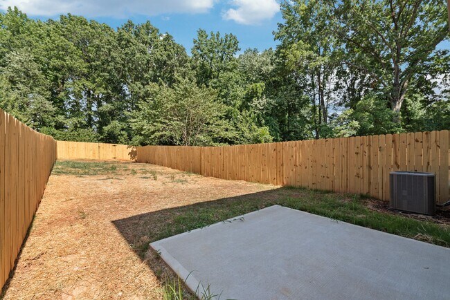 Building Photo - Move-in Ready Townhome in Westerly Hills