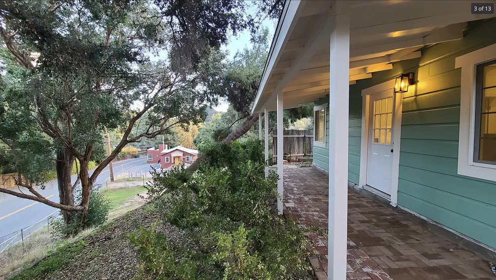 Building Photo - 1501 Old Topanga Canyon Rd