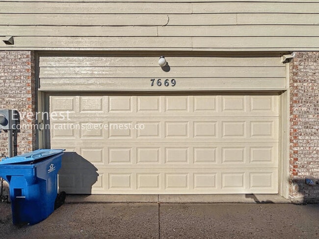 Building Photo - Comfort Meets Community in Centennial with 2 Car Garage / 3 beds & 3 baths / Available Now!