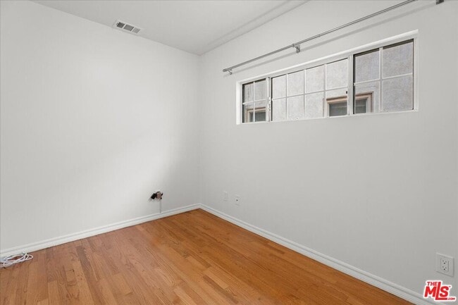 Building Photo - 2126 Selby Ave
