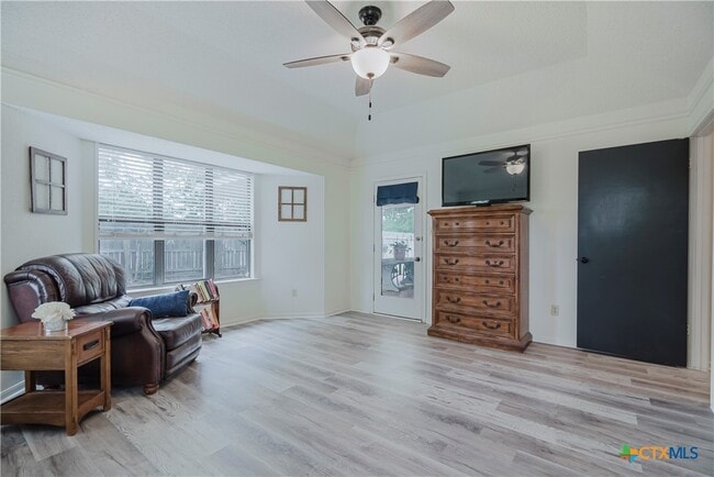 Building Photo - 1012 Pin Oak Dr