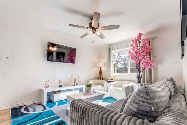 Building Photo - 220 Mitchell St