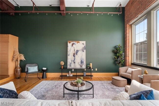 Building Photo - 1667 E 40th St