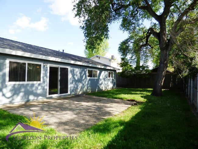 Building Photo - 3 Bed 2 Bath 1,317sqft Citrus Heights Home in Wildwood Estates