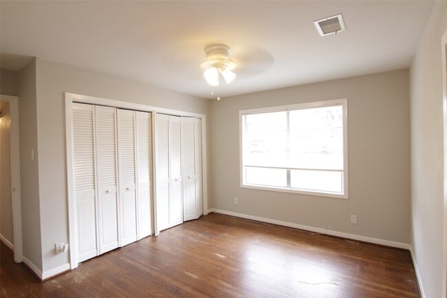 Building Photo - 6915 Edgemoor Dr