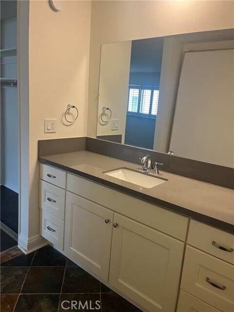 Building Photo - 5625 N Sumner Wy