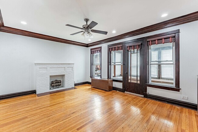 Building Photo - 4938 W Monroe St
