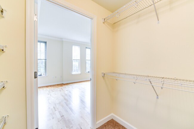 Building Photo - Logan Circle Studio Apartment for Rent Ava...