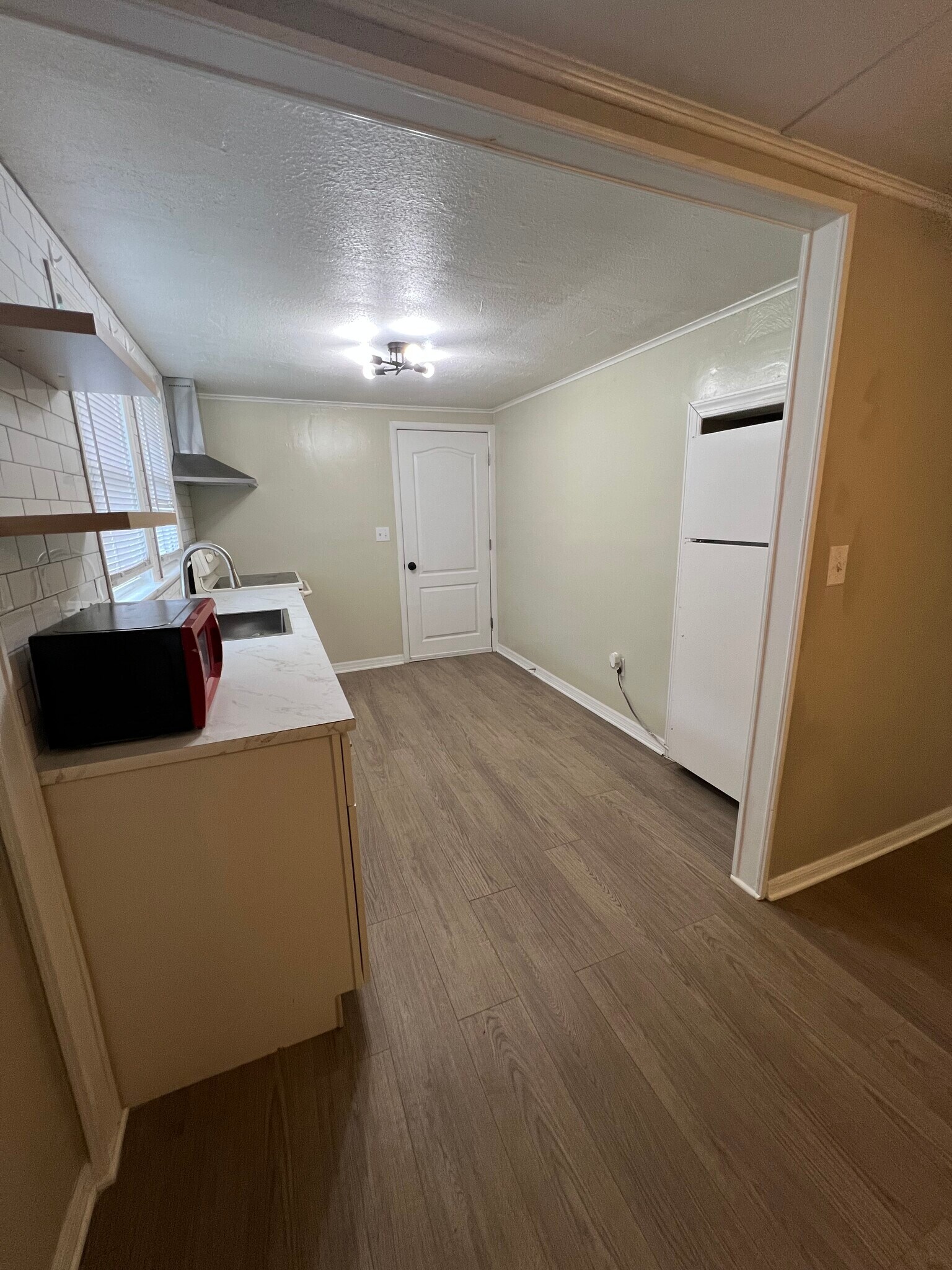 Building Photo - 1550 Robin St