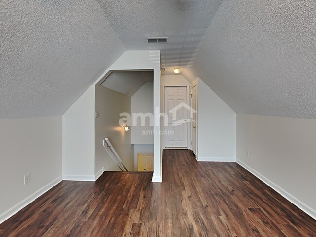 Building Photo - 1374 Siskin Dr