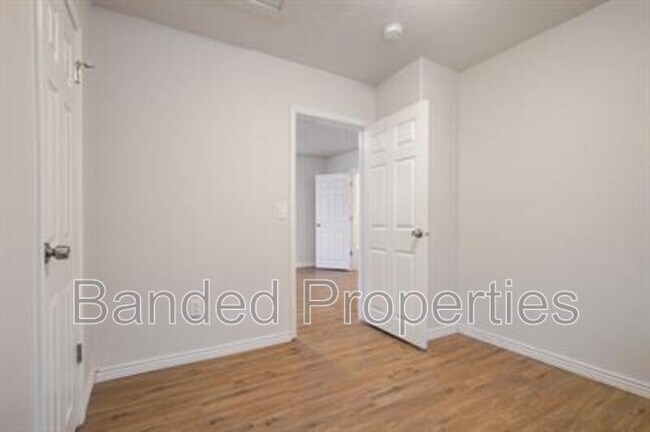 Building Photo - 376 W 700 N