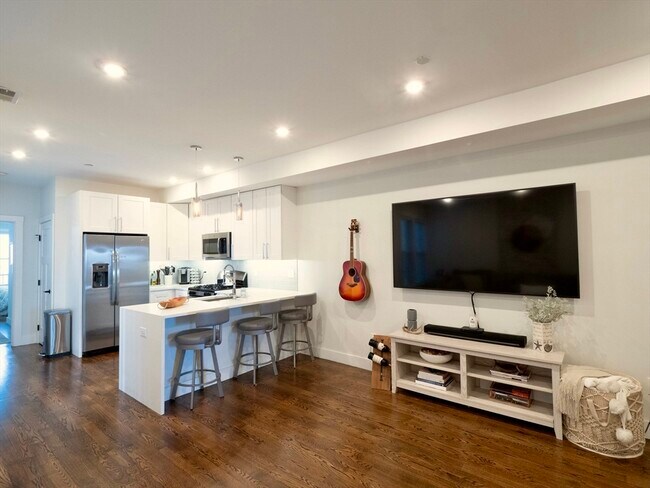 Building Photo - 65-67 Border St