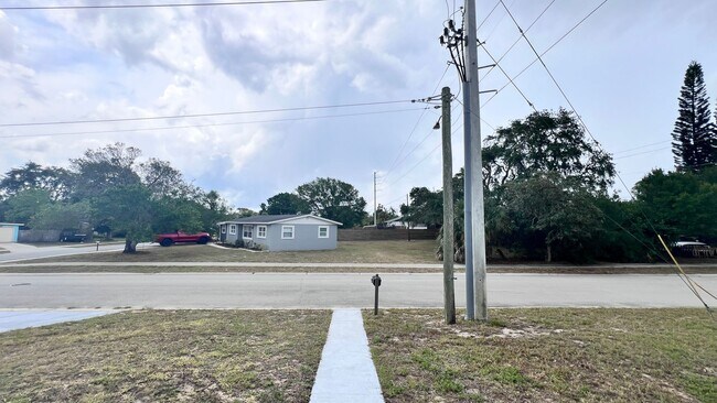 Building Photo - Timeless Appeal Meets Modern Living – 3BR Home on Expansive Lot in Titusville! WASHER & DRYER INC...