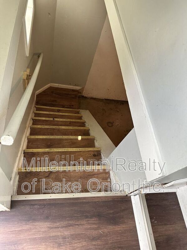 Building Photo - 260 W Longfellow Ave
