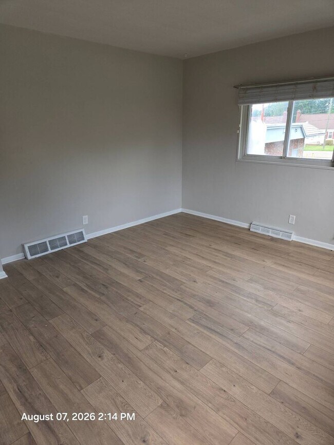 Building Photo - 1455 Struble Ave NE