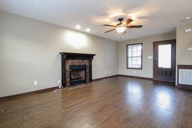 Building Photo - 1450 Raven Rd