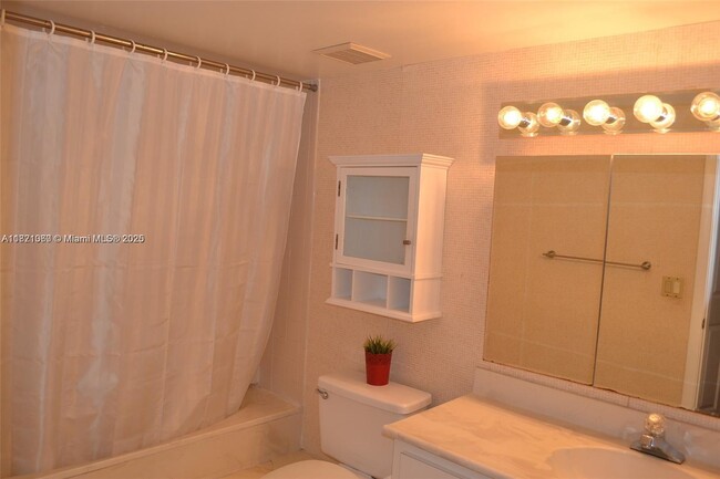 Building Photo - 491 Racquet Club Rd