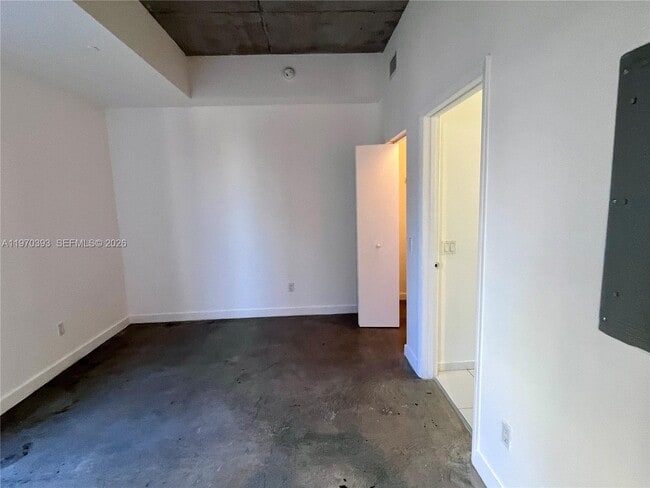 Building Photo - 151 SE 1st St