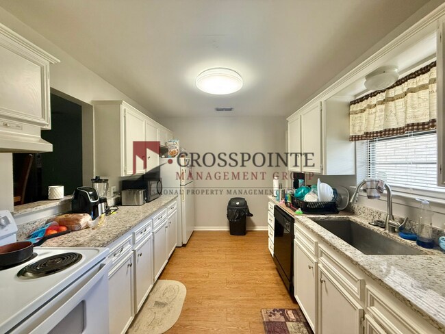 Building Photo - 2531-2533 Westminster Dr