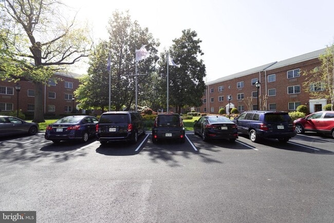 Building Photo - 1612 W Abingdon Dr
