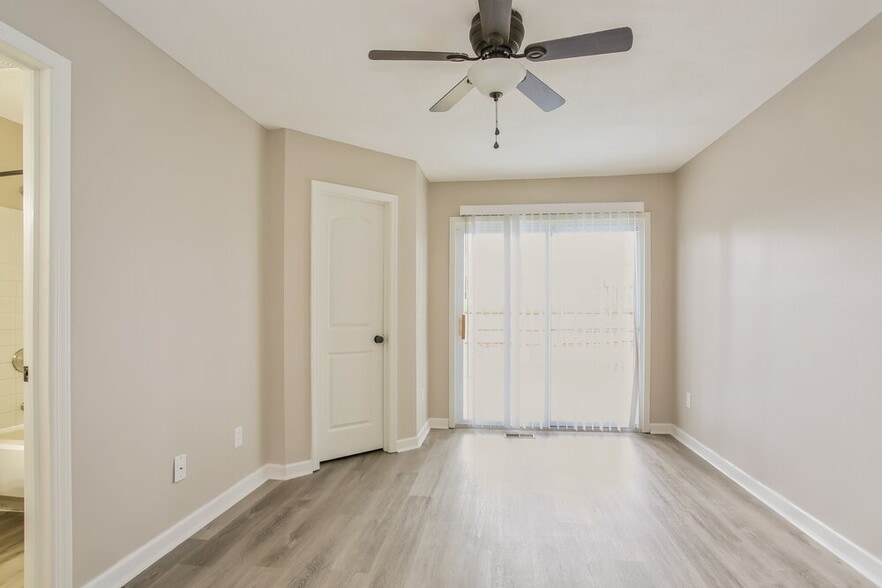 Building Photo - 445 Oak Meadow Dr