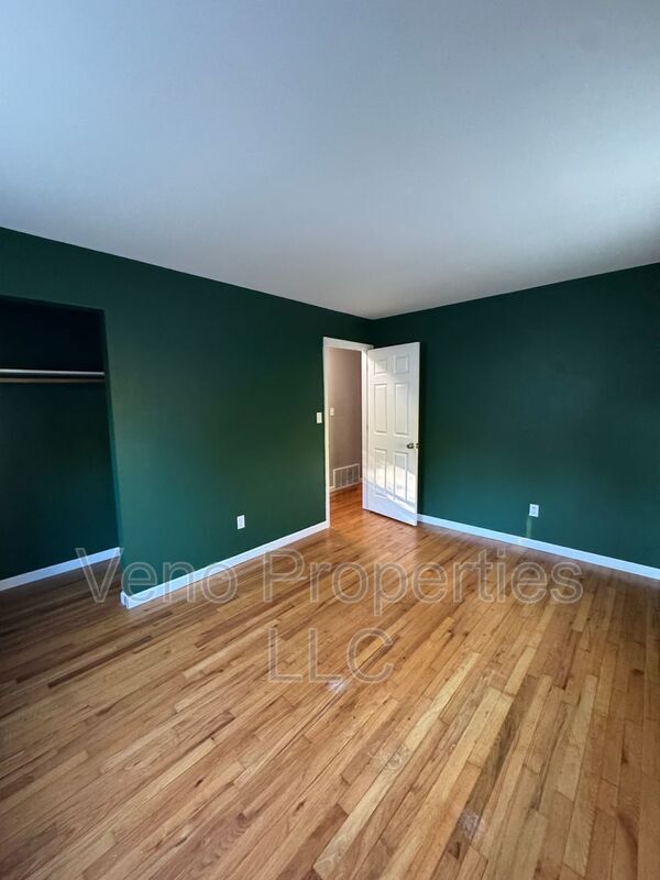 Building Photo - 72 Hathorn Blvd