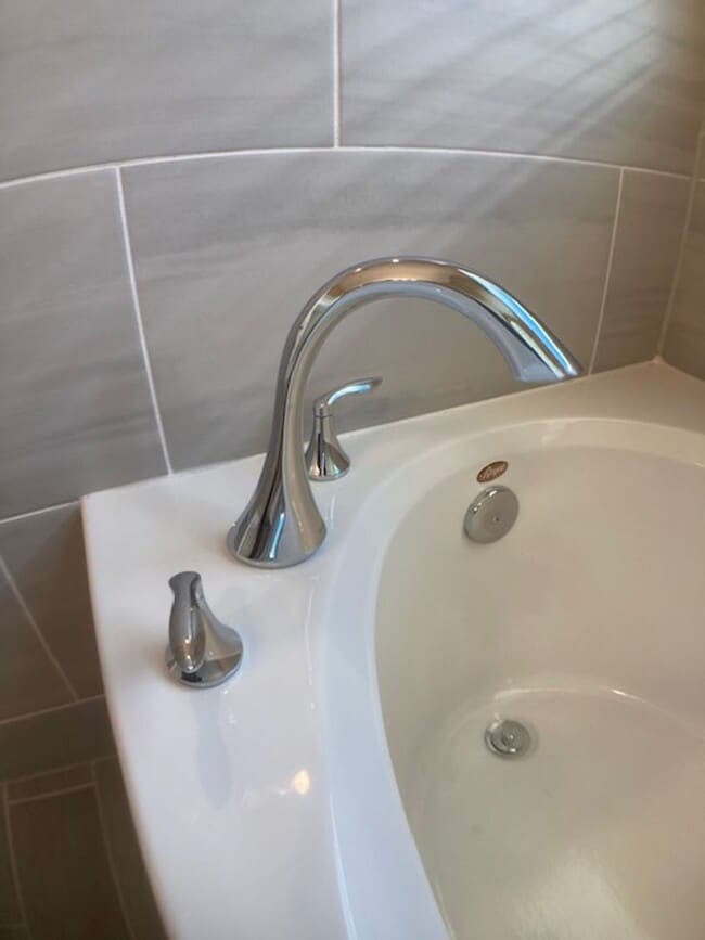 Building Photo - Comfortable 3 Bedroom Home With Great Outd...