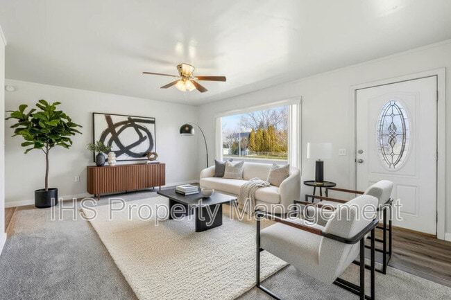 Building Photo - 1105 Thayer Dr