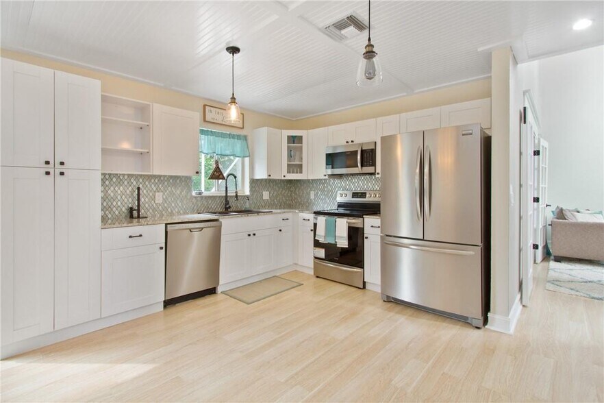Building Photo - 6885 Barnwell Dr