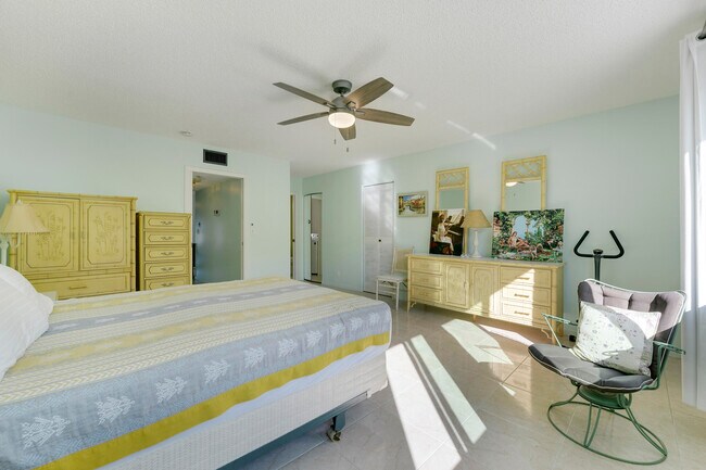 Building Photo - 4515 NW 3rd Ct