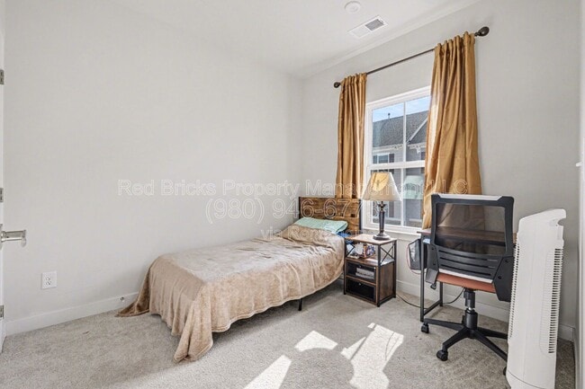 Building Photo - 9306 Mallard Mls Dr