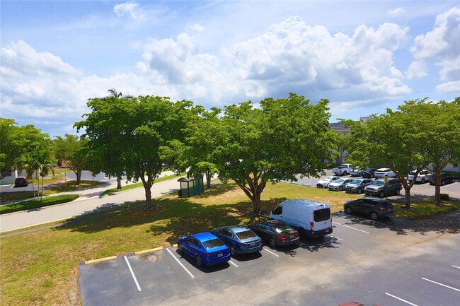 Building Photo - 8225 Sunrise Lakes Blvd