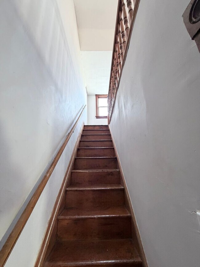 Building Photo - 659 Second St