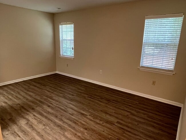Building Photo - Wonderful 3 Bedroom Ranch in Huntersville