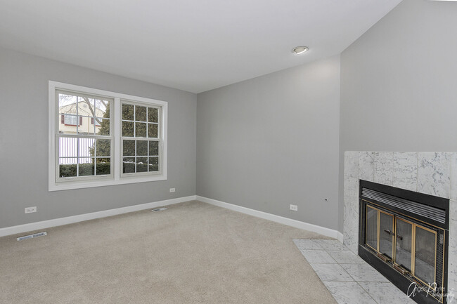 Building Photo - 511 Le Parc Cir