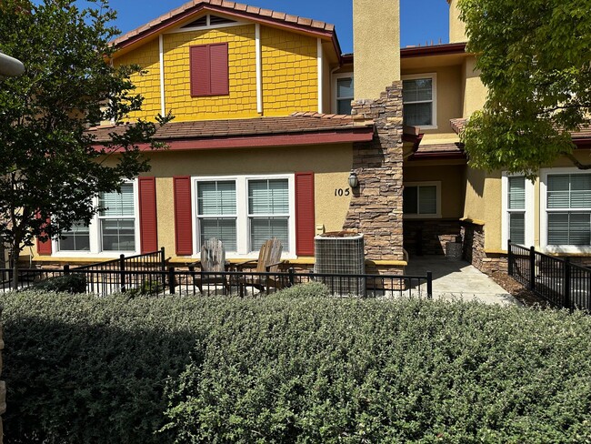 Building Photo - Redlands Townhome For Rent!