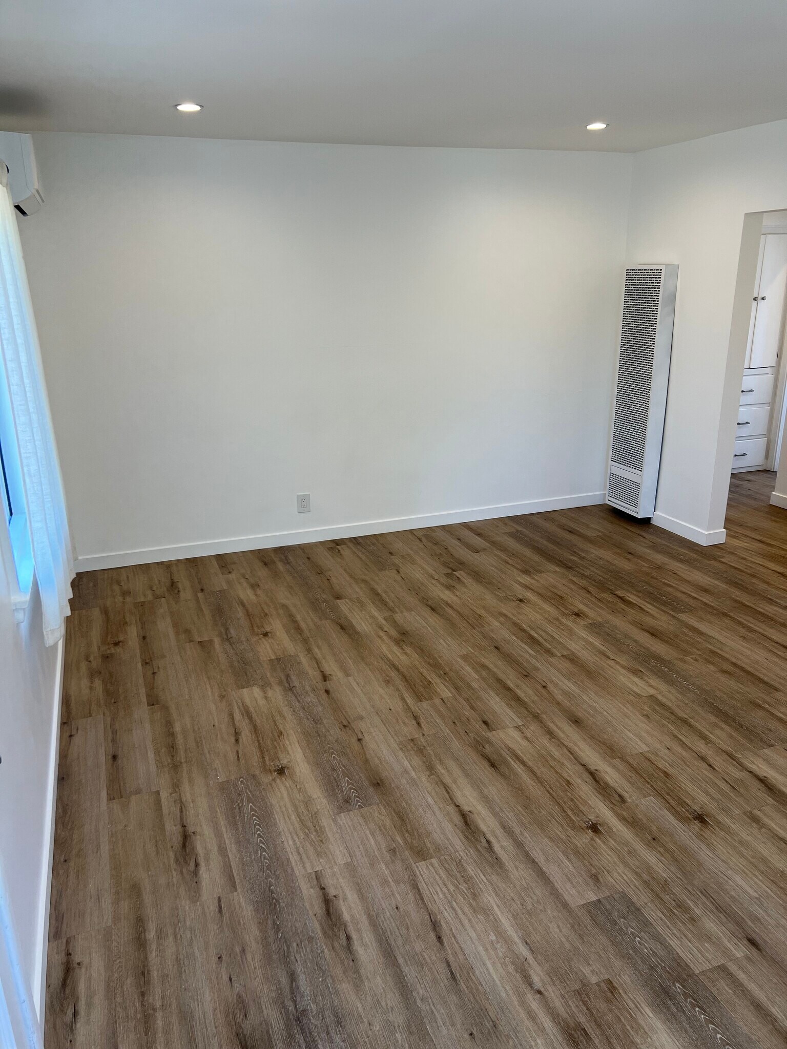 Building Photo - 12660 Oxnard St