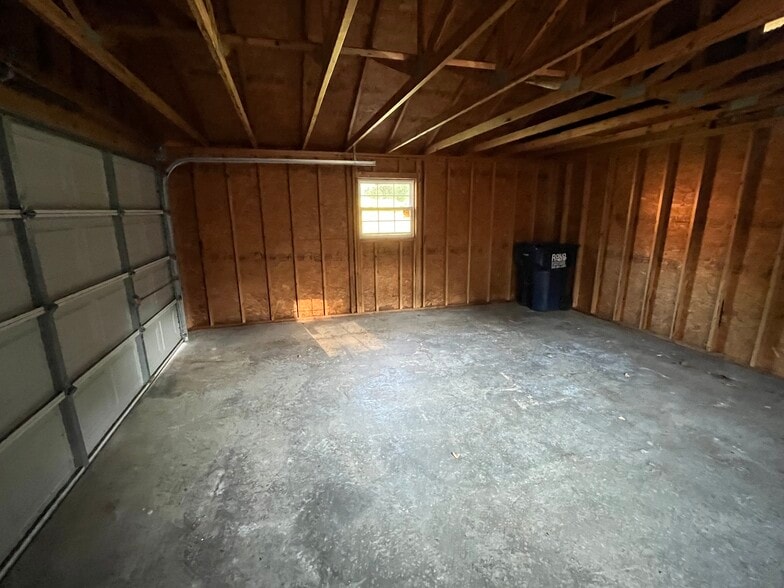 Building Photo - 125 Greenwood Cir
